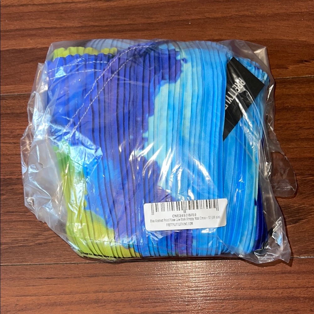 Prettylittlething Vibrant Blue and Green Pleated Dress 👗 BNWT - Picture 5 of 6